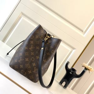 Louis Vuitton Bag M44020
