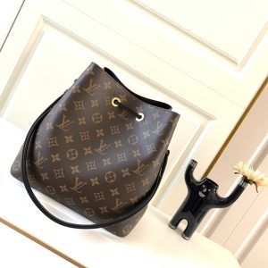 Louis Vuitton Bag M44020