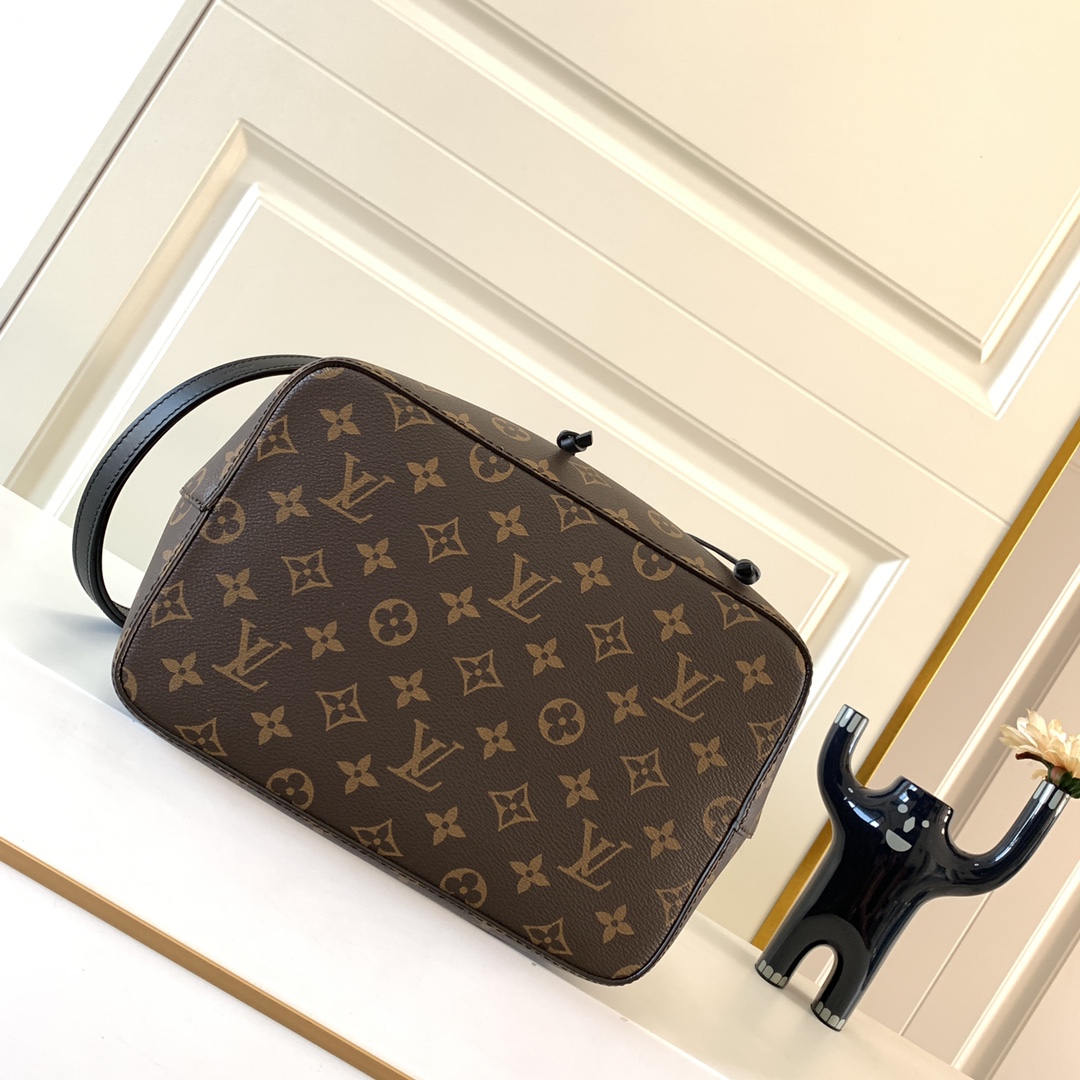 Louis Vuitton Bag M44020