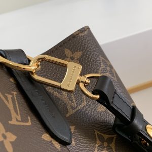 Louis Vuitton Bag M44020