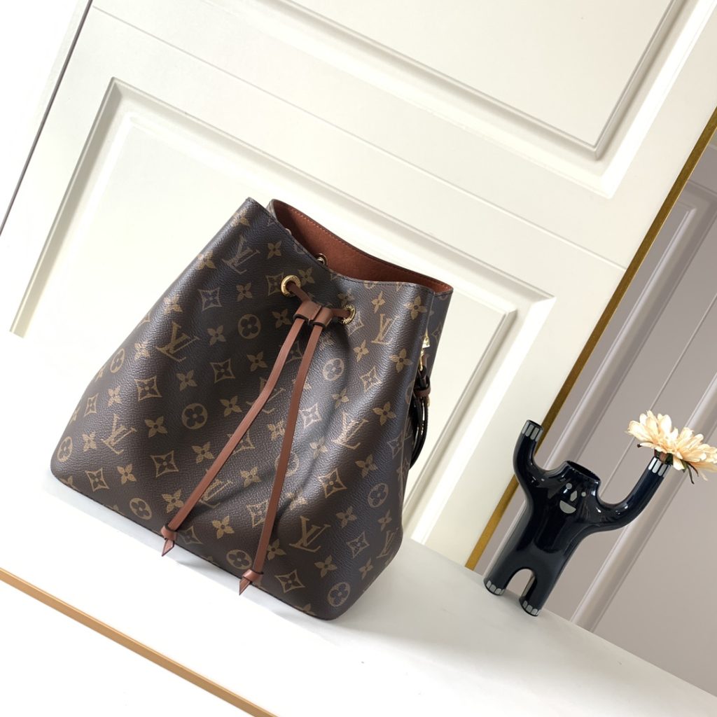 Louis Vuitton Bag M44887
