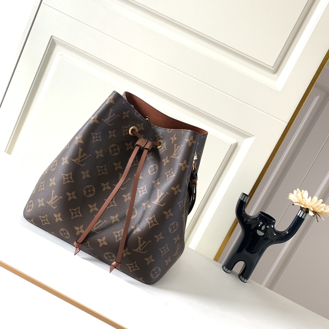 Louis Vuitton Bag M44887