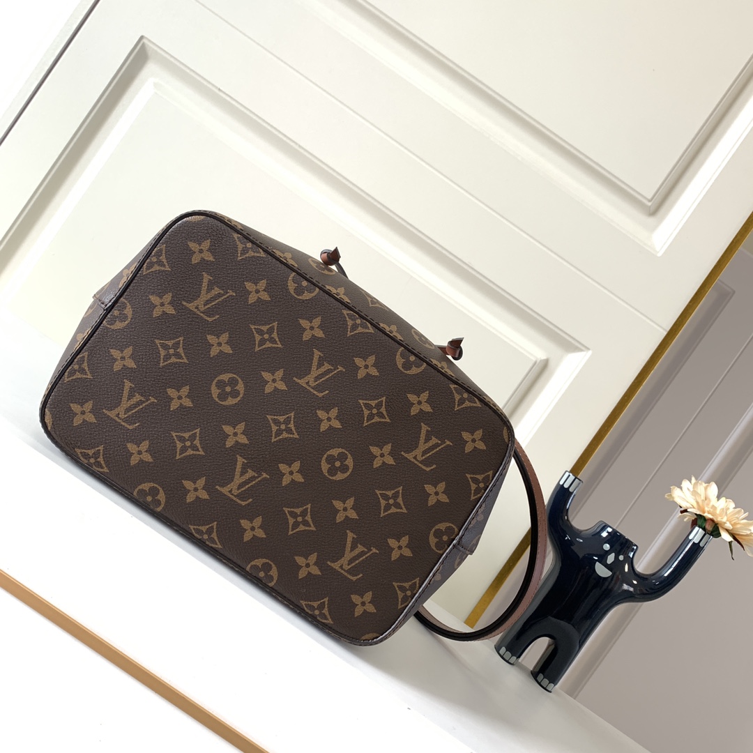 Louis Vuitton Bag M44887