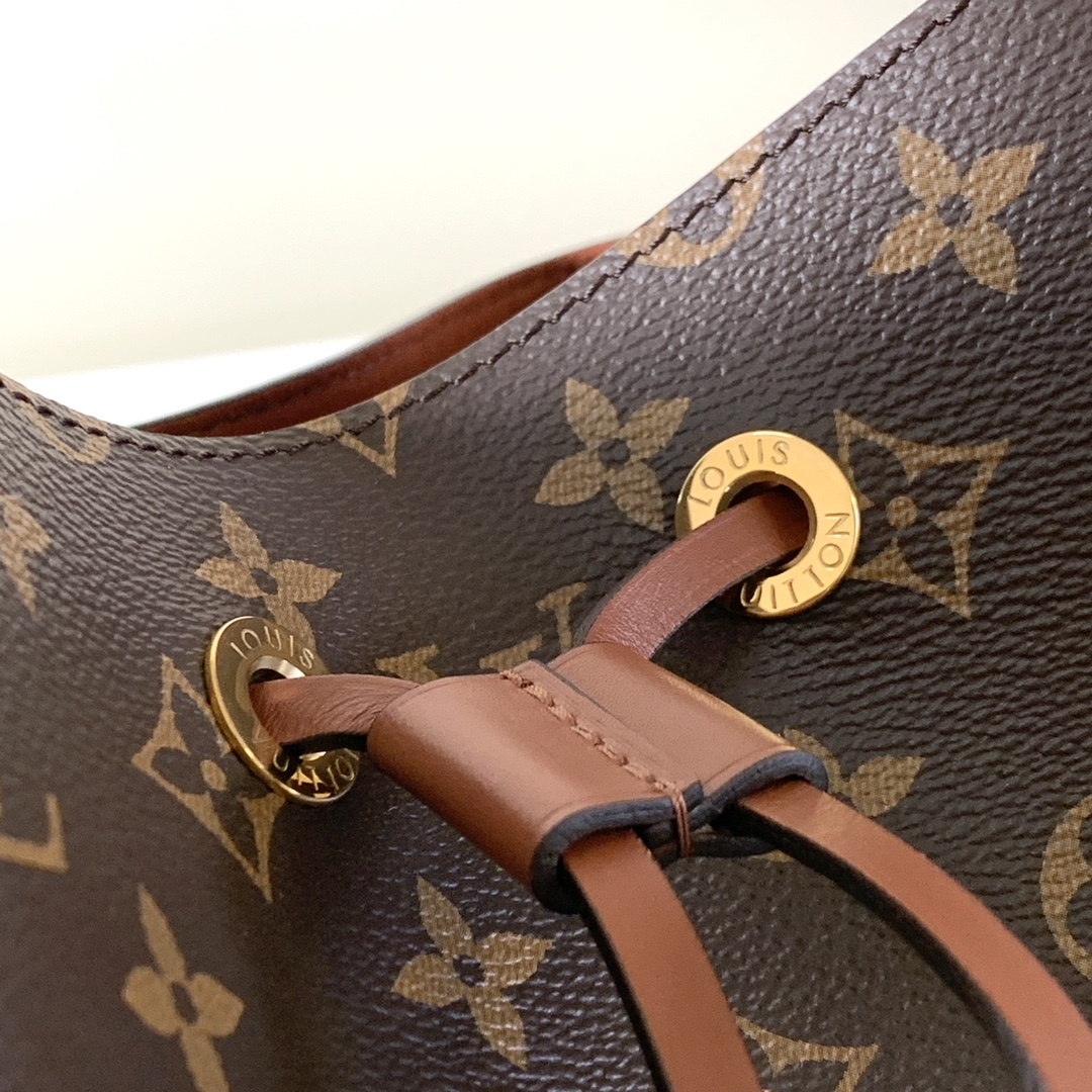 Louis Vuitton Bag M44887