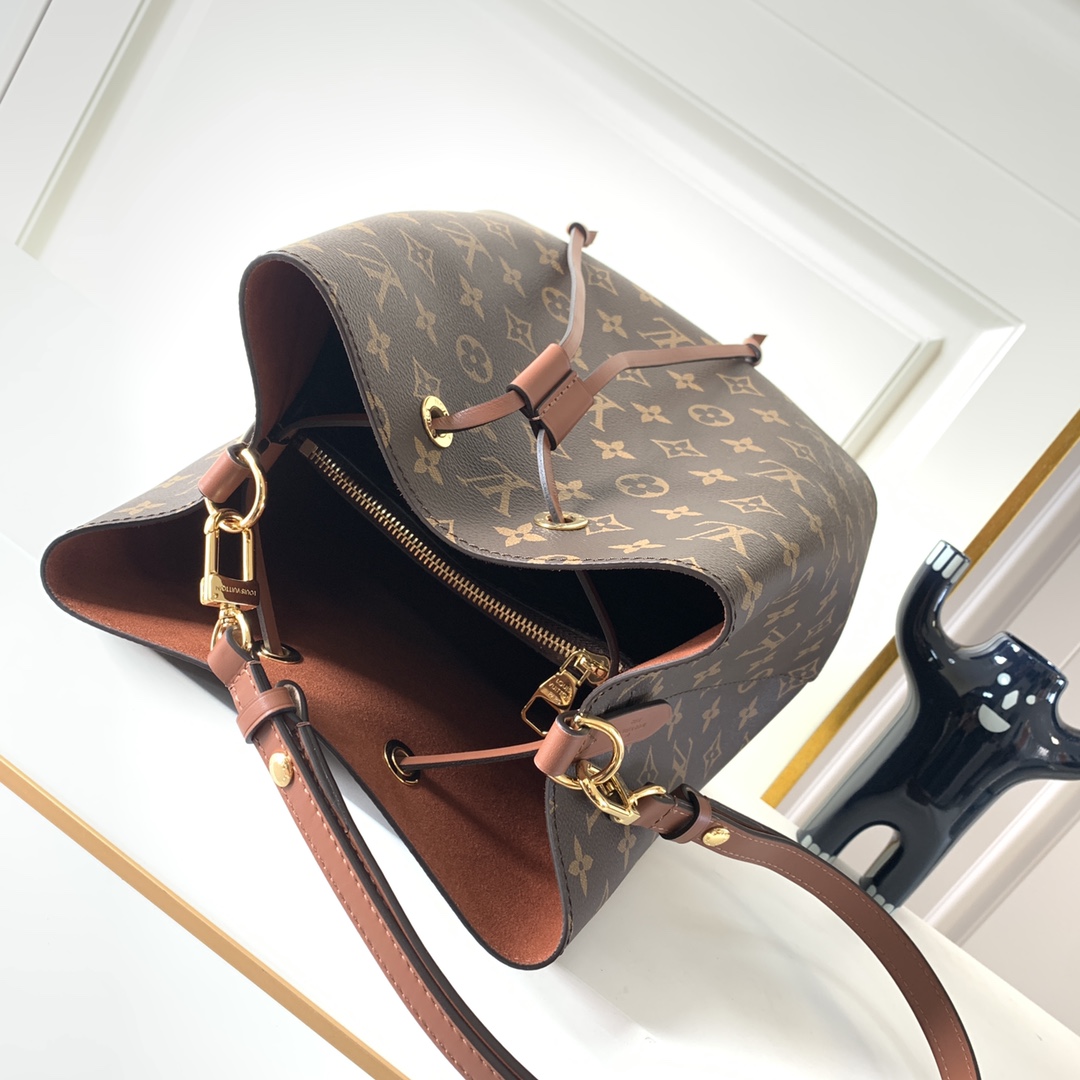 Louis Vuitton Bag M44887