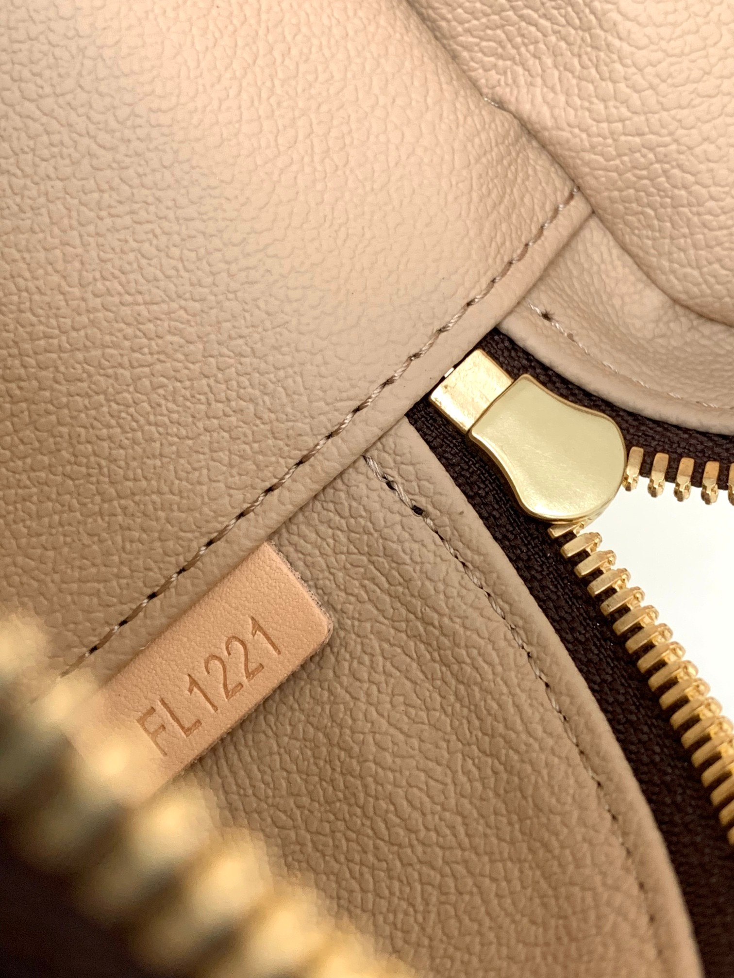 Louis Vuitton Bag M44936