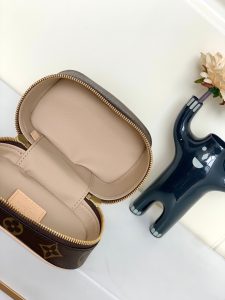 Louis Vuitton Bag M44936