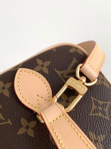 Louis Vuitton Bag M42265