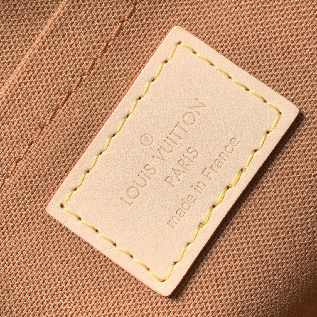 Louis Vuitton Handbag M44840