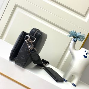 Louis Vuitton Bag M69443