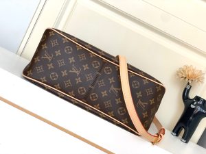 Louis Vuitton Bag M40352