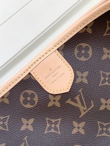 Louis Vuitton Bag M40352
