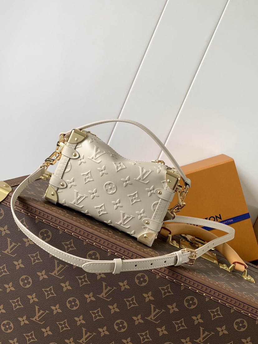 Louis Vuitton Handbag M14571