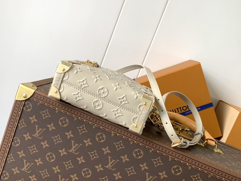 Louis Vuitton Handbag M14571