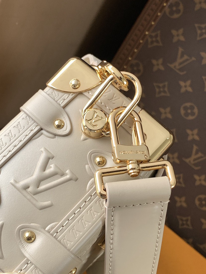 Louis Vuitton Handbag M14571