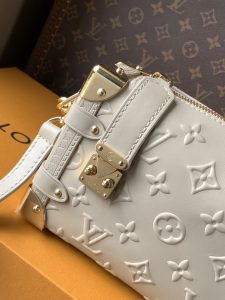 Louis Vuitton Handbag M14571