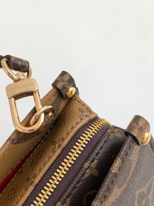 Louis Vuitton Bag M46653