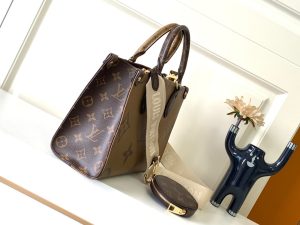 Louis Vuitton Bag M46373