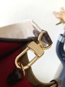 Louis Vuitton Bag M46373