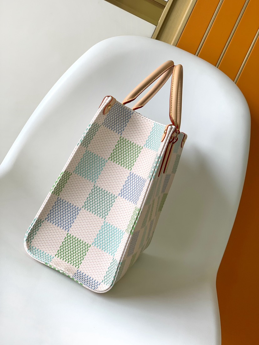 Louis Vuitton Handbag M46913