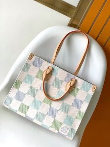 Louis Vuitton Handbag M46913