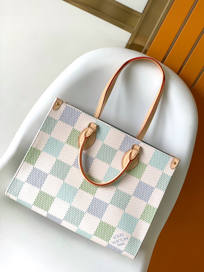 Louis Vuitton Handbag M46913