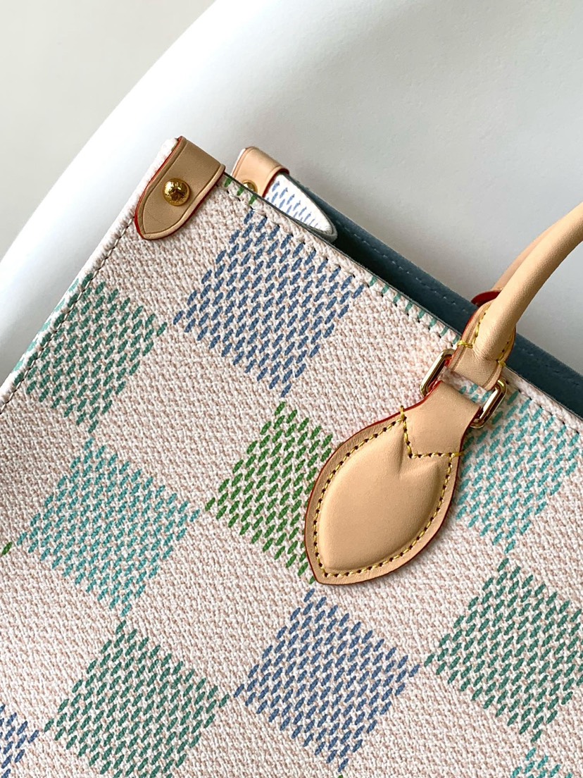 Louis Vuitton Handbag M46913