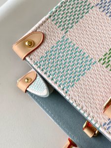Louis Vuitton Handbag M46913