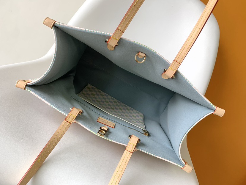 Louis Vuitton Handbag M46913