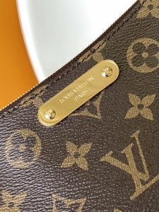 Louis Vuitton Bag M83008