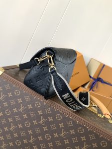 Louis Vuitton Shoulder Bag M47161 in Black
