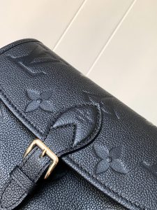 Louis Vuitton Shoulder Bag M47161 in Black