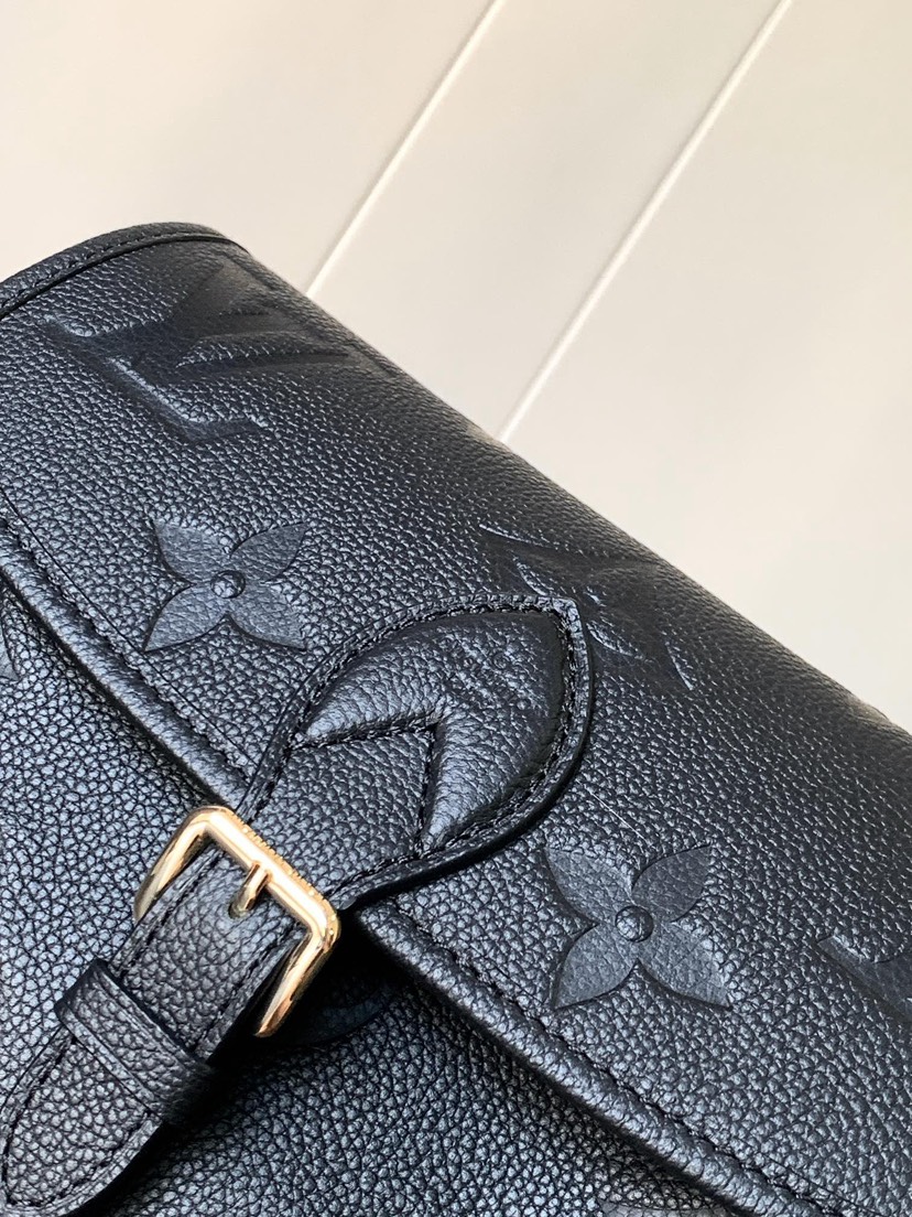Louis Vuitton Shoulder Bag M47161 in Black