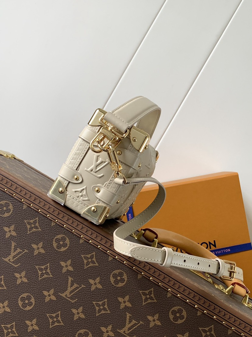 Louis Vuitton Handbag M14571