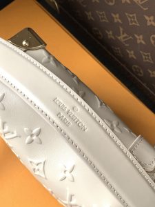 Louis Vuitton Handbag M14571