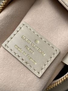 Louis Vuitton Handbag M14571