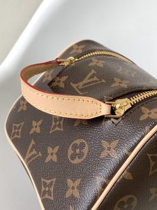 Louis Vuitton Bag M46696