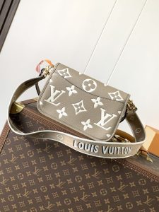 Louis Vuitton Shoulder Bag M47161 in Black