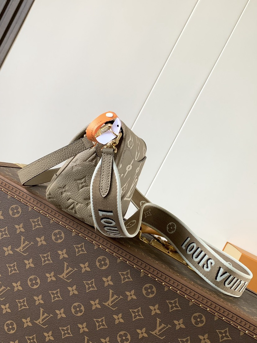 Louis Vuitton Shoulder Bag M47161 in Black