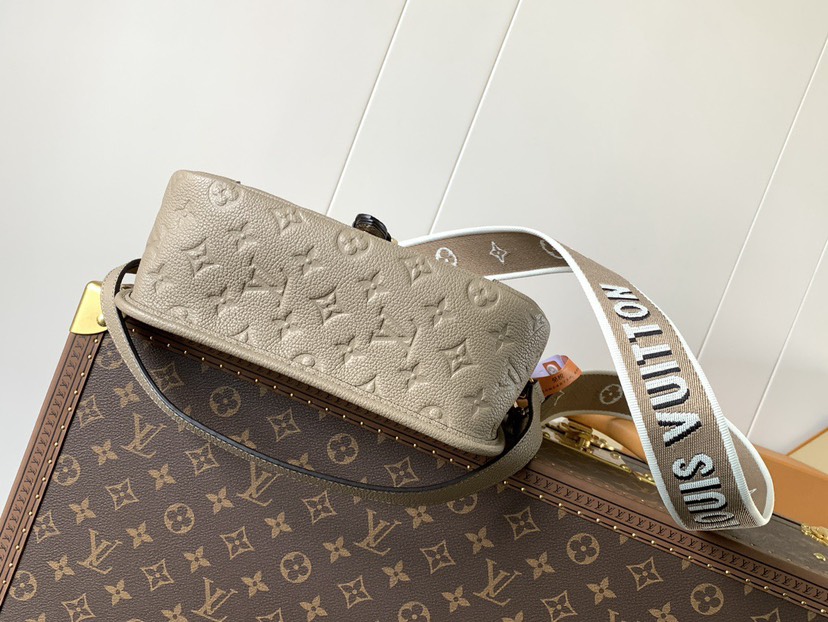 Louis Vuitton Shoulder Bag M47161 in Black