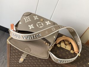 Louis Vuitton Shoulder Bag M47161 in Black