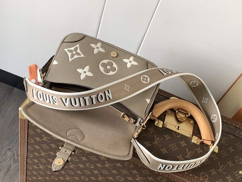 Louis Vuitton Shoulder Bag M47161 in Black