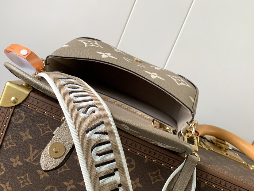 Louis Vuitton Shoulder Bag M47161 in Black