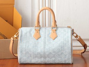 Louis Vuitton Handbag in Denim