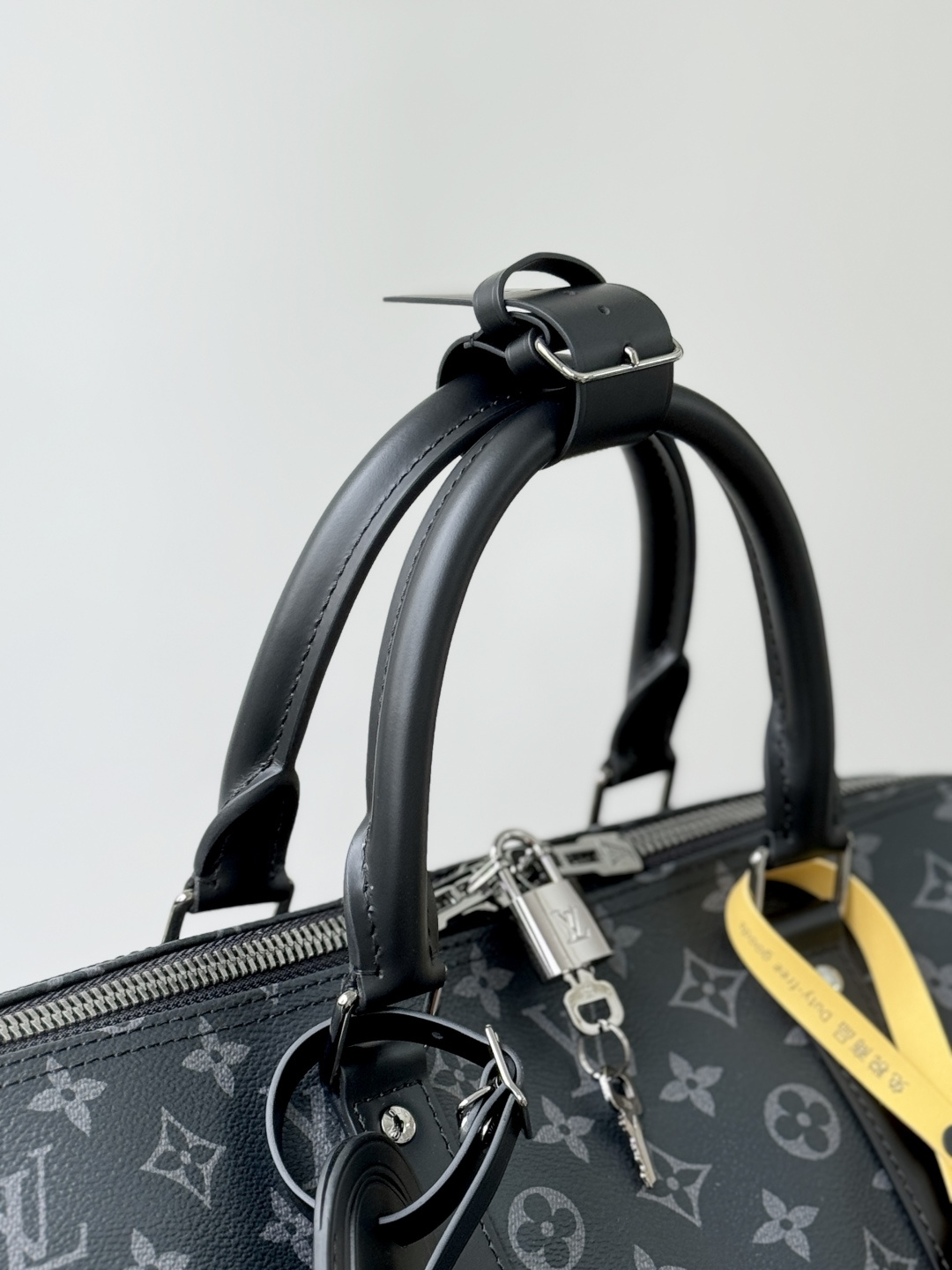Louis Vuitton Handbag M40605