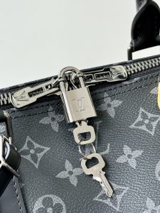 Louis Vuitton Handbag M40605