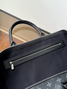Louis Vuitton Handbag M40605