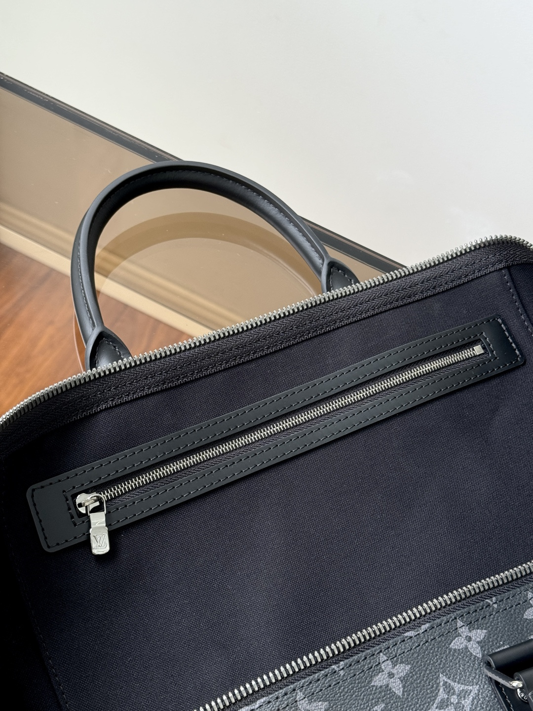 Louis Vuitton Handbag M40605