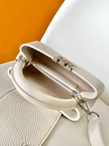 Louis Vuitton Shoulder Bag M24671 in Black