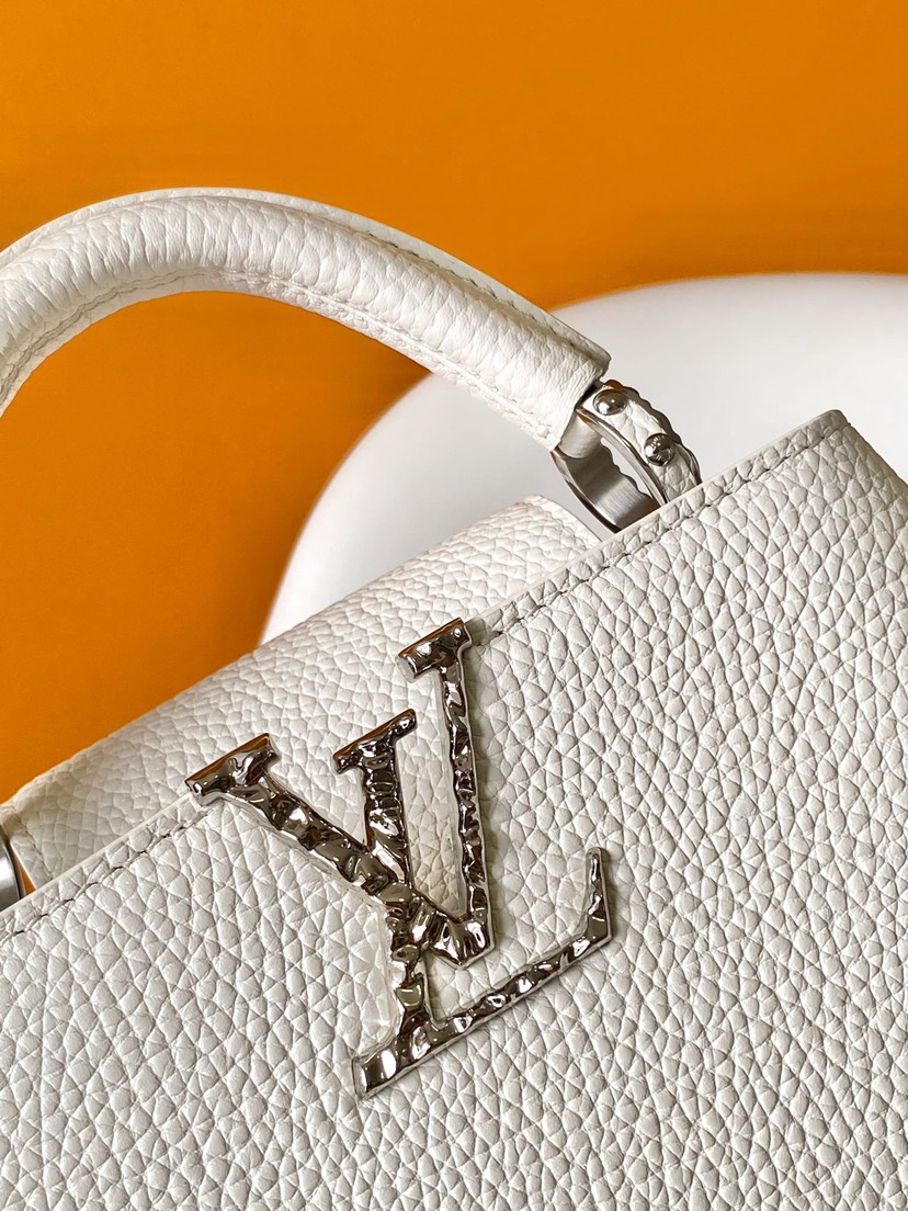 Louis Vuitton Shoulder Bag M24671 in Black